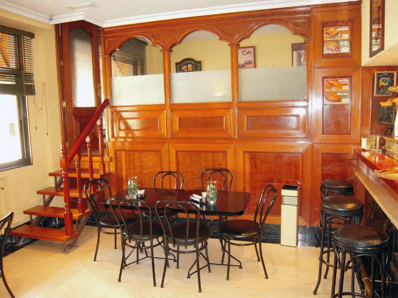 Hostal Arba Alcobendas Restoran gambar
